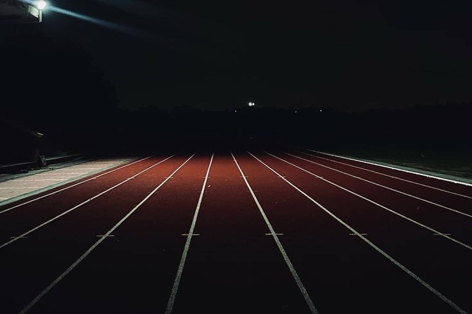 Pista de atletismo nocturna